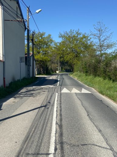 Route dangereuse pour les piétons